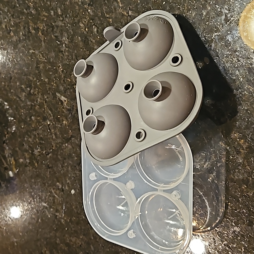 Whiskey/Bourbon silicone/plastic ice ball mold